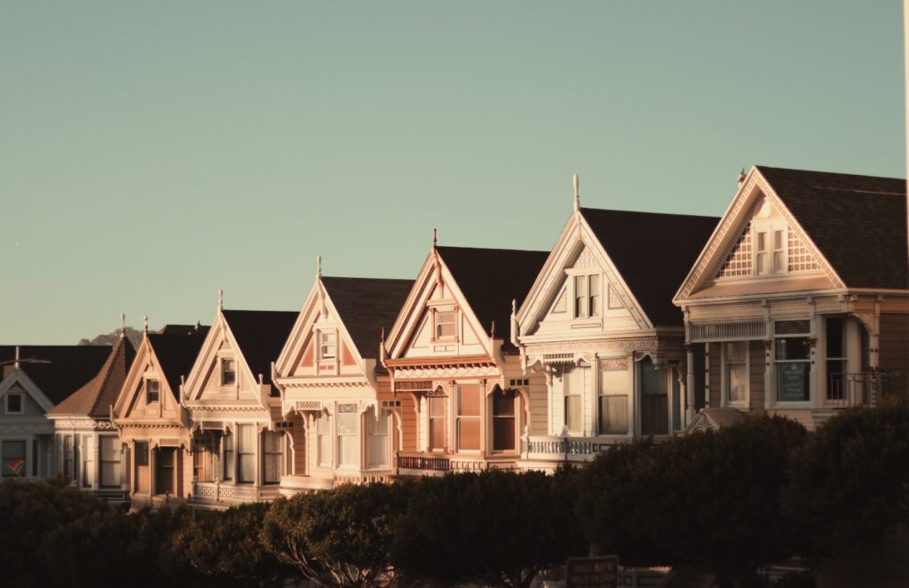 A picture of a bunch of brown and white houses lined up next to each other