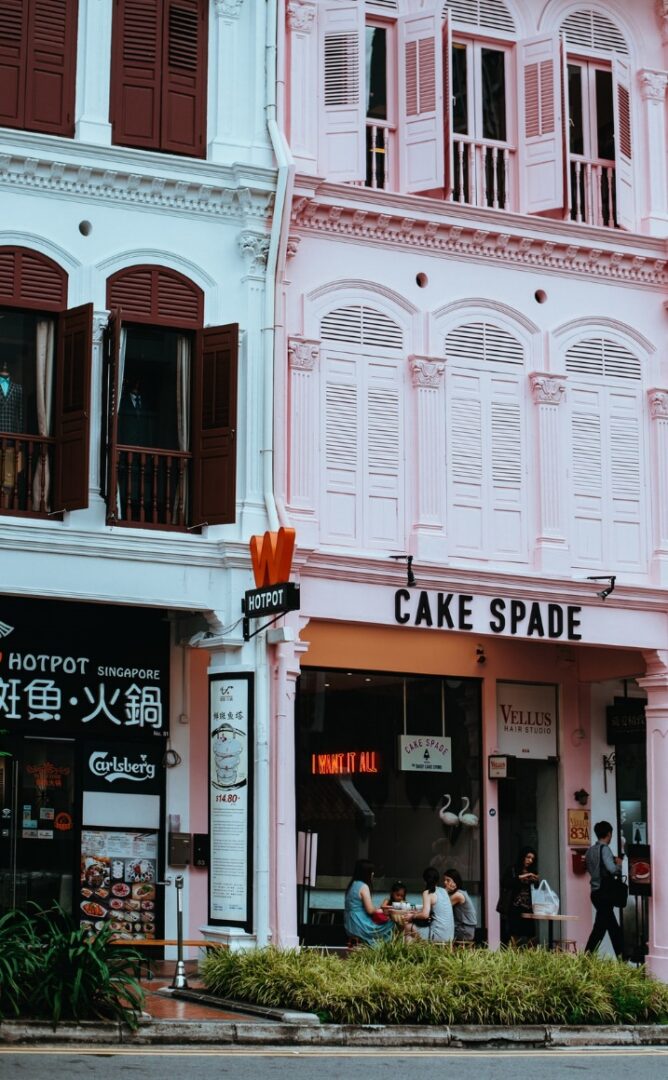  A bakery and a restaurant beneath an apartment